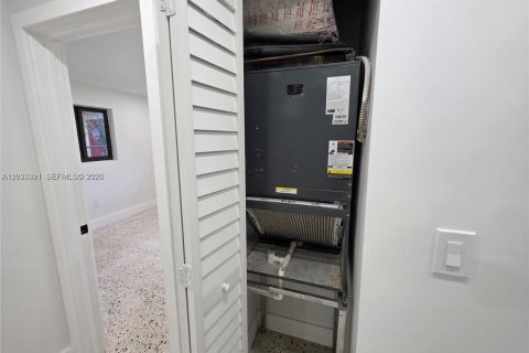 Immobilier commercial à vendre à Hialeah, Floride: 220.55 m2 № 2084513 - photo 13