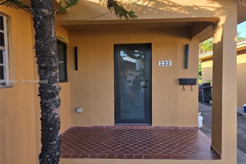 Immobilier commercial à Hialeah, Floride 220.55 m2 № 2084513