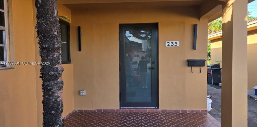 Immobilier commercial à Hialeah, Floride 220.55 m2 № 2084513