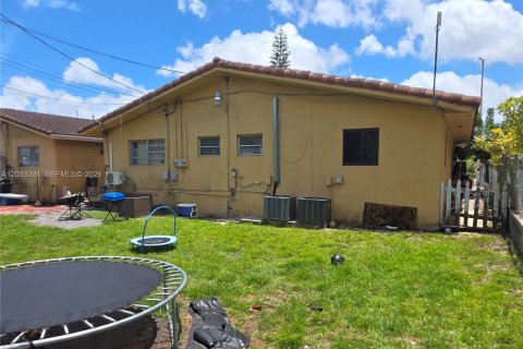 Immobilier commercial à vendre à Hialeah, Floride: 220.55 m2 № 2084513 - photo 17