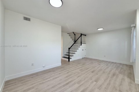 Touwnhouse à vendre à Doral, Floride: 3 chambres, 128.21 m2 № 2086101 - photo 11