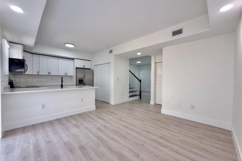 Touwnhouse à vendre à Doral, Floride: 3 chambres, 128.21 m2 № 2086101 - photo 10