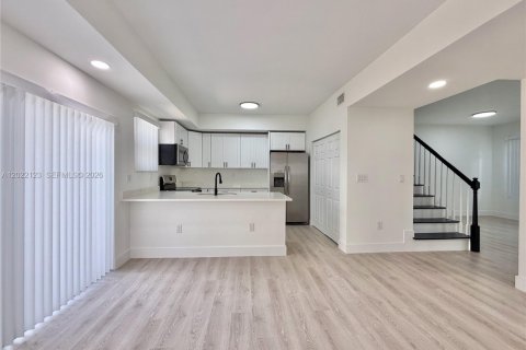 Touwnhouse à vendre à Doral, Floride: 3 chambres, 128.21 m2 № 2086101 - photo 3