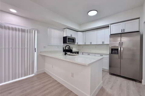 Touwnhouse à vendre à Doral, Floride: 3 chambres, 128.21 m2 № 2086101 - photo 4