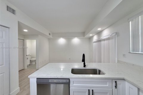 Touwnhouse à vendre à Doral, Floride: 3 chambres, 128.21 m2 № 2086101 - photo 8