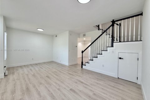 Touwnhouse à vendre à Doral, Floride: 3 chambres, 128.21 m2 № 2086101 - photo 13