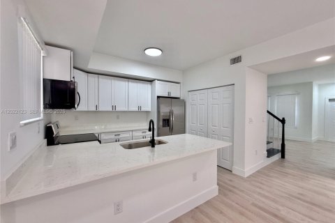 Touwnhouse à vendre à Doral, Floride: 3 chambres, 128.21 m2 № 2086101 - photo 5