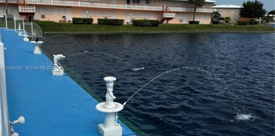 Кондоминиум с 1 спальней в Халландейл-Бич, Флорида № 2006417