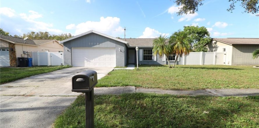 Villa ou maison à Tampa, Floride 4 chambres, 142.98 m2 № 2388271