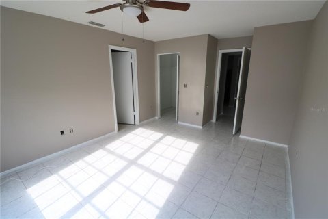 Villa ou maison à louer à Tampa, Floride: 4 chambres, 142.98 m2 № 2388271 - photo 4
