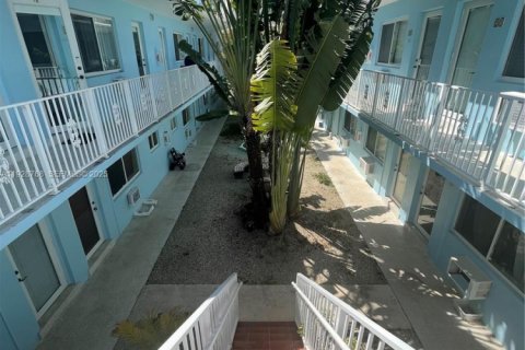 Condo in Miami Beach, Florida  № 2052895 - photo 30