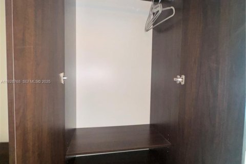 Condo in Miami Beach, Florida  № 2052895 - photo 22