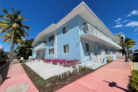 Condo in Miami Beach, Florida  № 2052895 - photo 27