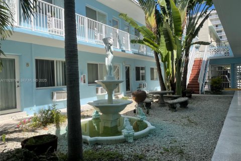 Condo in Miami Beach, Florida  № 2052895 - photo 26