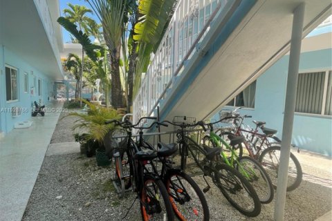 Condo in Miami Beach, Florida  № 2052895 - photo 28