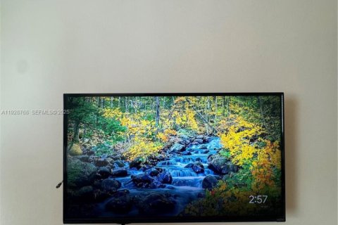 Condo in Miami Beach, Florida  № 2052895 - photo 6