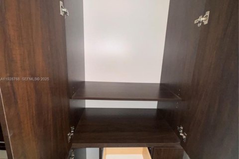 Condo in Miami Beach, Florida  № 2052895 - photo 23