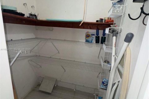 Condo in Miami Beach, Florida  № 2052895 - photo 15