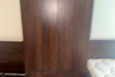 Condo in Miami Beach, Florida  № 2052895 - photo 24