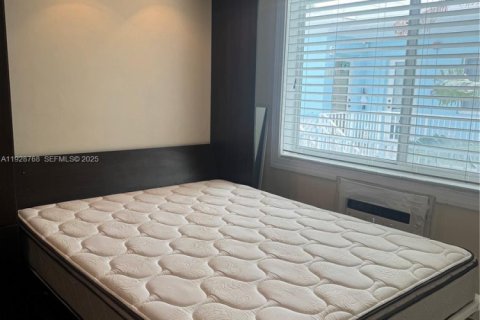 Condo in Miami Beach, Florida  № 2052895 - photo 2