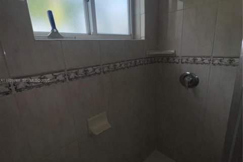 Condo in Miami Beach, Florida  № 2052895 - photo 21