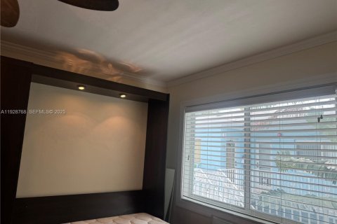 Condo in Miami Beach, Florida  № 2052895 - photo 4