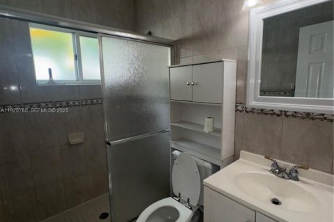 Condo in Miami Beach, Florida  № 2052895 - photo 18