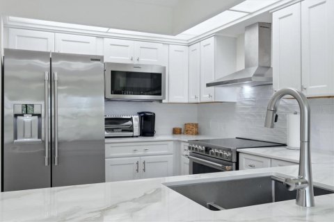 Condo in Sarasota, Florida, 2 bedrooms № 2393742 - photo 21