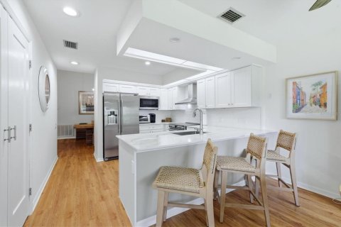 Condo in Sarasota, Florida, 2 bedrooms № 2393742 - photo 19