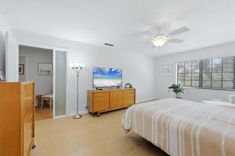 Condo in Sarasota, Florida, 2 bedrooms № 2393742 - photo 28