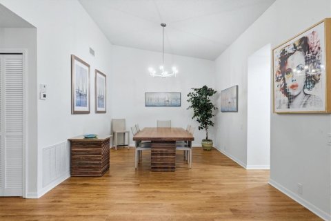 Condo in Sarasota, Florida, 2 bedrooms № 2393742 - photo 17