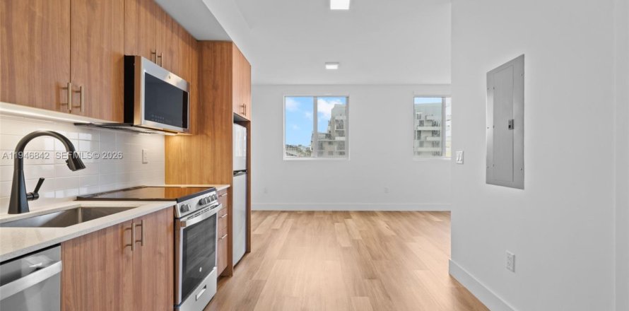 Studio in the Condo in Miami, Florida  № 2003612