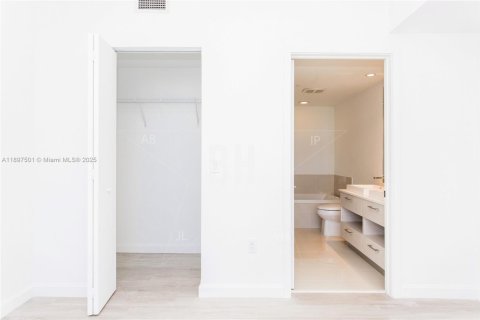 Condominio en venta en Miami, Florida, 2 dormitorios, 97.83 m2 № 1949089 - foto 10