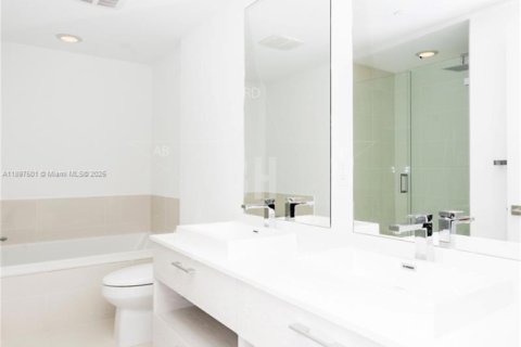 Condominio en venta en Miami, Florida, 2 dormitorios, 97.83 m2 № 1949089 - foto 12