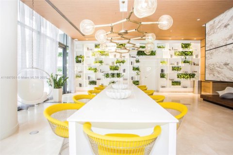 Condominio en venta en Miami, Florida, 2 dormitorios, 97.83 m2 № 1949089 - foto 15