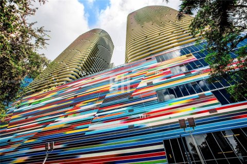 Condominio en Miami, Florida, 2 dormitorios  № 1949089