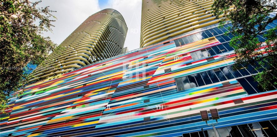 Condominio en Miami, Florida, 2 dormitorios  № 1949089