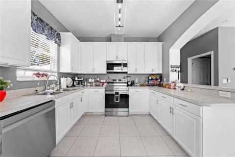 House in Kissimmee, Florida 5 bedrooms, 259.38 sq.m. № 1914623 - photo 25