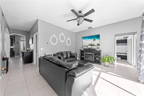 House in Kissimmee, Florida 5 bedrooms, 259.38 sq.m. № 1914623 - photo 19