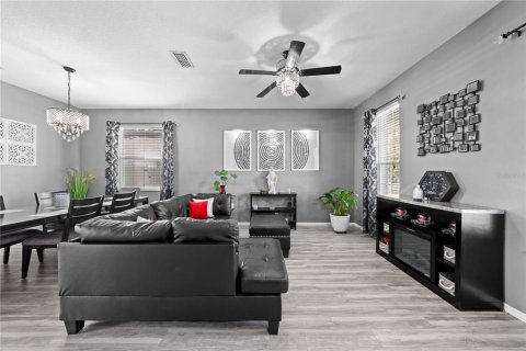 House in Kissimmee, Florida 5 bedrooms, 259.38 sq.m. № 1914623 - photo 8