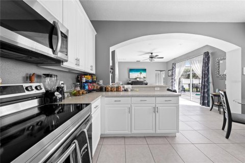 House in Kissimmee, Florida 5 bedrooms, 259.38 sq.m. № 1914623 - photo 28