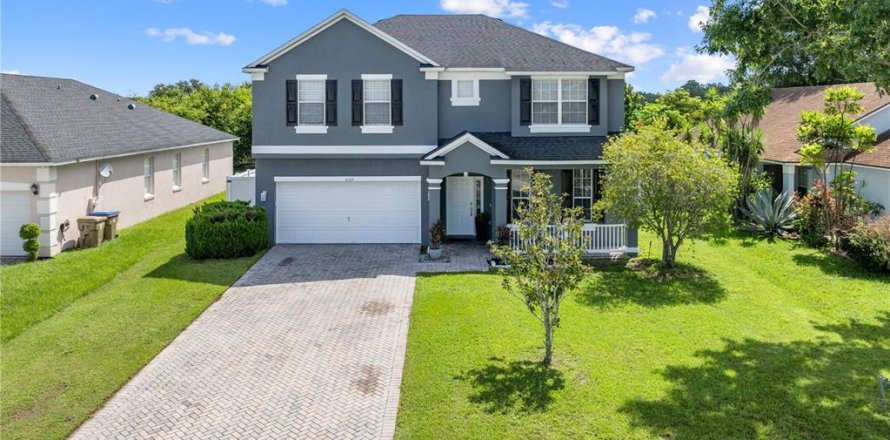 House in Kissimmee, Florida 5 bedrooms, 259.38 sq.m. № 1914623