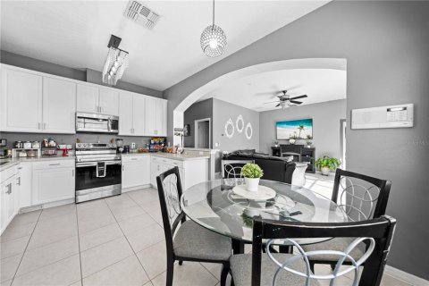 House in Kissimmee, Florida 5 bedrooms, 259.38 sq.m. № 1914623 - photo 24