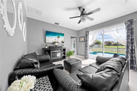 House in Kissimmee, Florida 5 bedrooms, 259.38 sq.m. № 1914623 - photo 18