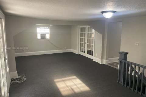 Immobilier commercial à vendre à Jacksonville, Floride: 293.57 m2 № 2189335 - photo 2