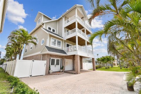 Casa en alquiler en Redington Beach, Florida, 4 dormitorios, 269.6 m2 № 1754875 - foto 1