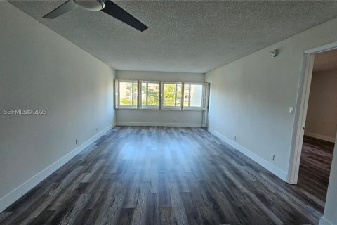 Condo in Weston, Florida, 1 bedroom  № 2003632 - photo 4