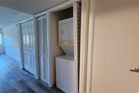 Condo in Weston, Florida, 1 bedroom  № 2003632 - photo 9