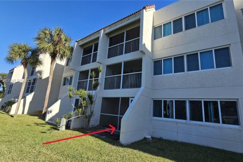Condo in Weston, Florida, 1 bedroom  № 2003632 - photo 18