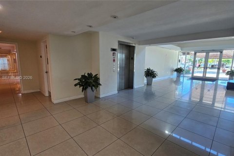 Condo in Weston, Florida, 1 bedroom  № 2003632 - photo 21